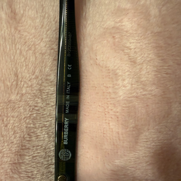 Burberry Sunglasses - Picture 6 of 6